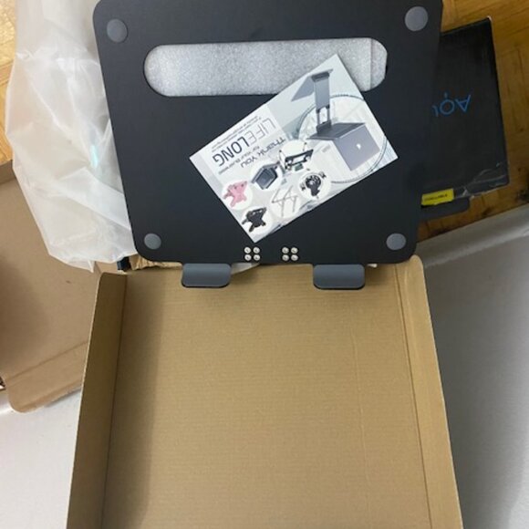 LIFELONG Quad Pro Ergonomic Laptop Stand – Adjustable 11–17″ – Black - Picture 3 of 4